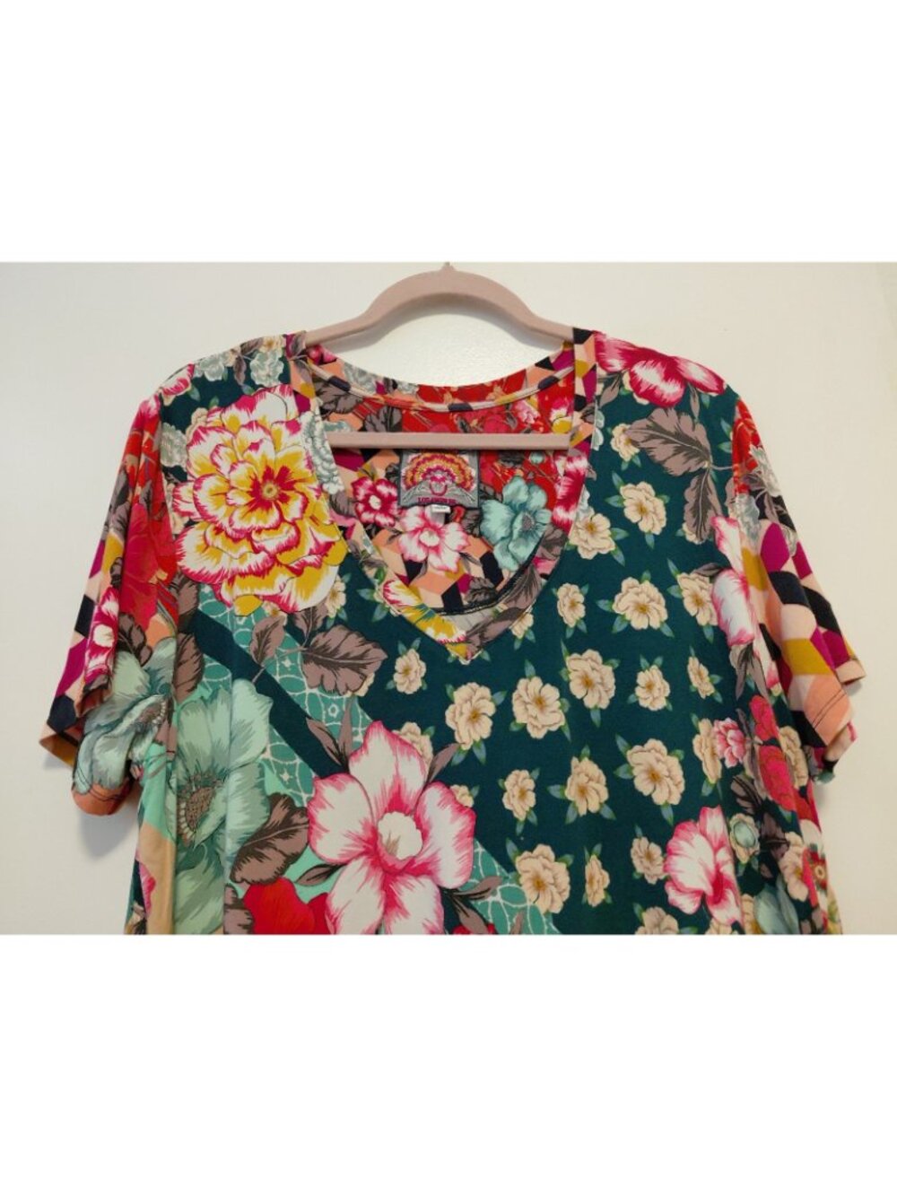 Johnny Was Nellie Floral Short Sleeve V-Neck T-Shirt XL Multicolor Bamboo - Picture 4 of 6